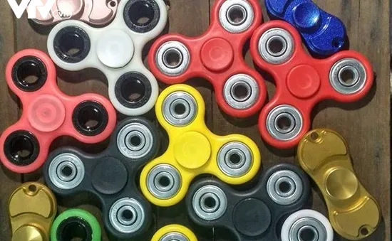 Giới trẻ rộ trào lưu chơi Spinner giảm căng thẳng