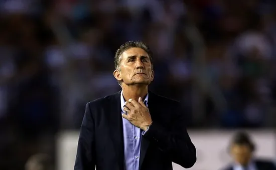 LĐBĐ Argentina sa thải HLV Edgardo Bauza