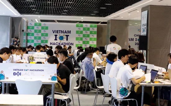 Đại học Lạc Hồng vô địch cuộc thi Vietnam IoT Hackathon 2017