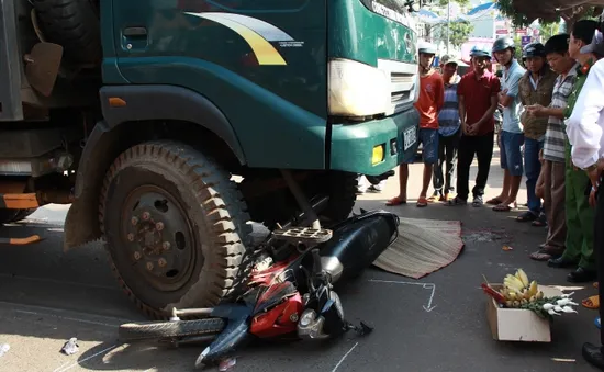 Đăk Lăk: Xe ben vượt ẩu gây tai nạn chết người