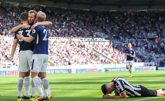 Newcastle 0-2 Tottenham: Buồn ngủ gặp chiếu manh