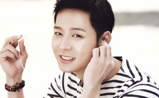 Park Yoochun phải chuyển địa điểm tổ chức hôn lễ vì fan