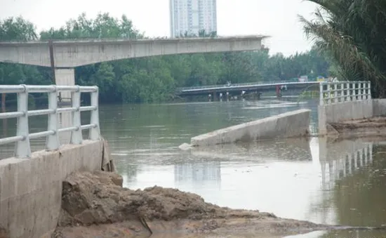 Tìm nguyên nhân vụ bờ kè chống sạt lở bị đổ sập ở TP.HCM