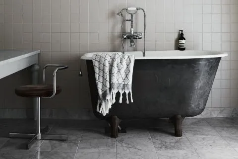 Trang trí nhà tắm với hai màu đen trắng, tưởng đơn điệu nhưng hóa ra sang trọng không ngờ