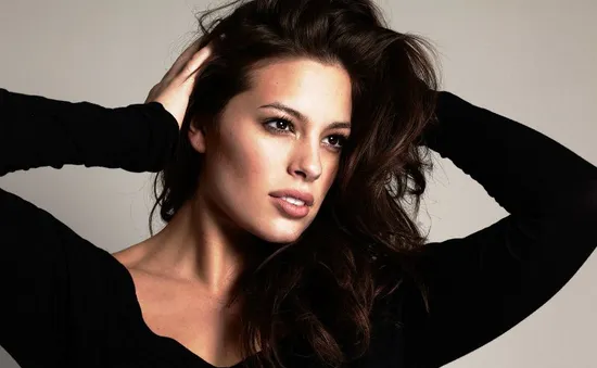 Ashley Graham, người mẫu ngoại cỡ trả lời về lý do tập thể dục