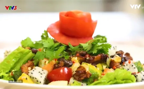 Tự làm salad hạt óc chó "đổi gió" cho bữa cơm gia đình