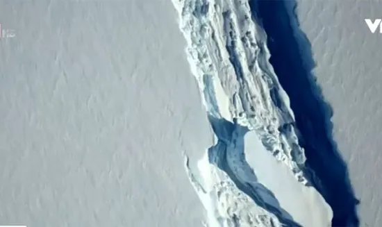 Khối băng khổng lồ hơn 1.000 tỉ tấn bắt đầu tách khỏi Nam Cực