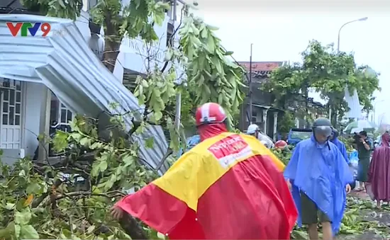 Các địa phương miền Trung thiệt hại trước cơn bão dữ