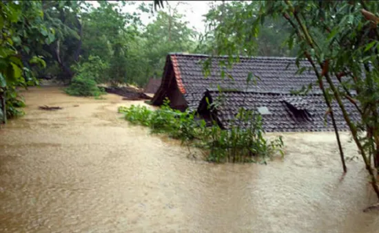 Bão nhiệt đới đổ bộ vào Indonesia, ít nhất 19 người thiệt mạng