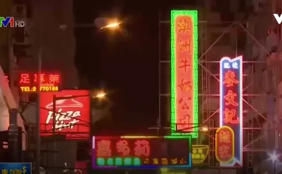 Bảng hiệu neon tại Hong Kong (Trung Quốc) dần biến mất