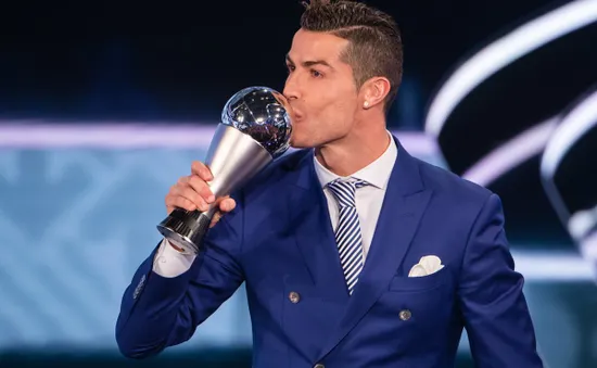 Ronaldo thắng giải Cầu thủ xuất sắc nhất 2016 do FIFA trao tặng