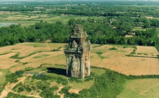 Về Bình Định chiêm ngưỡng tháp Cánh Tiên huyền tích Chăm Pa