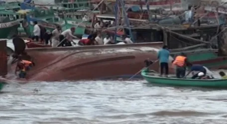 Vụ tàu chìm ở Bạc Liêu: Có đến 58 người trên tàu khi xảy ra tai nạn