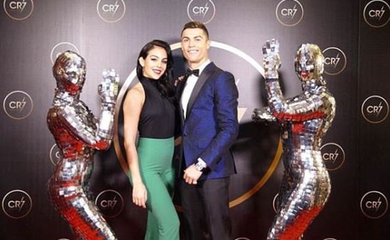 Ronaldo mở tiệc linh đình chia tay năm 2017 rực rỡ