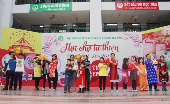 Tưng bừng Hội chợ Xuân Đinh Dậu 2017 của thầy và trò trường Ngôi Sao Hà Nội