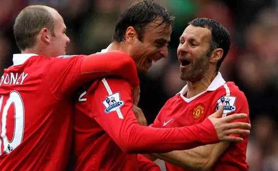 Berbatov tái hợp Ryan Giggs "so giày" với Luis Figo