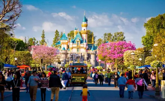 Công viên Disneyland đóng cửa vì dịch bệnh