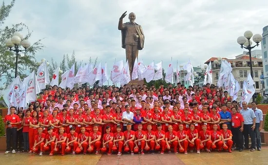 "Hành trình đỏ" truyền thông điệp hiến máu cứu người đến với TP Cần Thơ