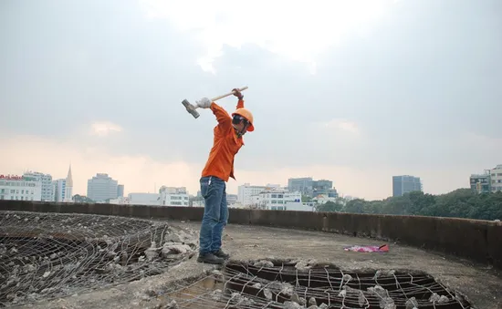 Phá dỡ thủy đài: Công tác đảm bảo an toàn được đặt lên hàng đầu