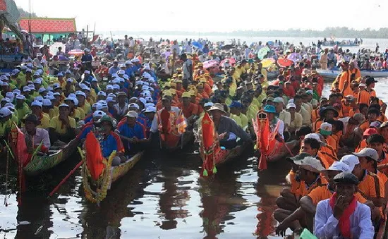 Sôi nổi giải đua ghe ngo năm 2017 tại Trà Vinh và Kiên Giang