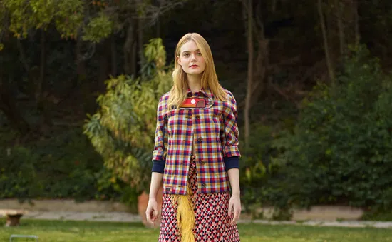 Elle Fanning "lạc trôi" giữa những sắc màu diệu kỳ