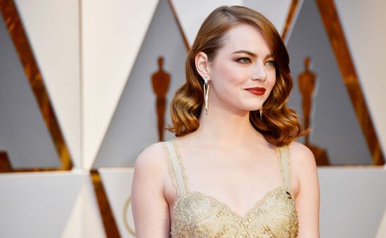 Oscar 2017: Phản ứng của Emma Stone khi La La Land bị "cuỗm" giải