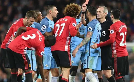 CĐV Man Utd đòi tống khứ Fellaini sau cú "thiết đầu công"