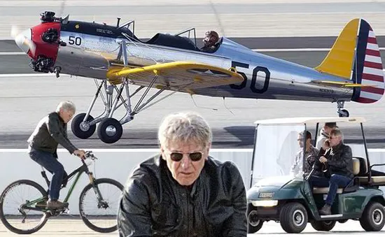 Harrison Ford lái máy bay suýt đụng máy bay chở khách