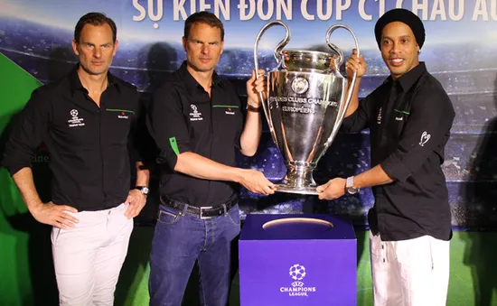 Ronaldinho, anh em De Boer đến Việt Nam