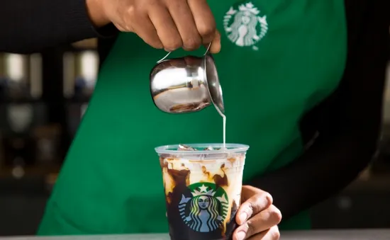 Starbucks sẽ thuê 10.000 người tị nạn