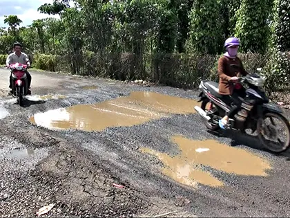 Bà Rịa - Vũng Tàu: Nhiều tuyến đường nông thôn xuống cấp gây nguy hiểm