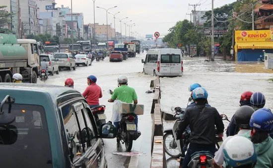 Mưa lớn gây ngập Quốc lộ 51, Đồng Nai