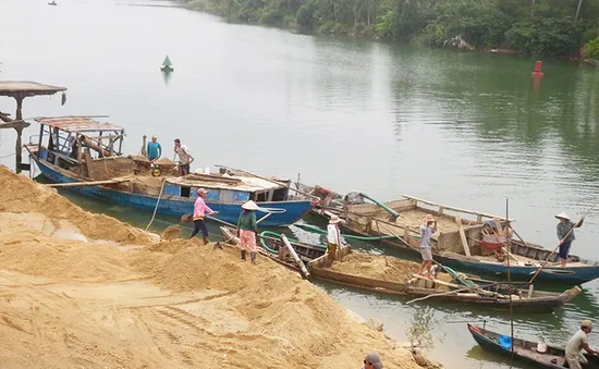 Phó Thủ tướng yêu cầu 4 Chủ tịch tỉnh chỉ đạo điều tra khai thác cát trái phép