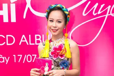 Á quân Sao mai Hồng Duyên ra mắt album đầu tay