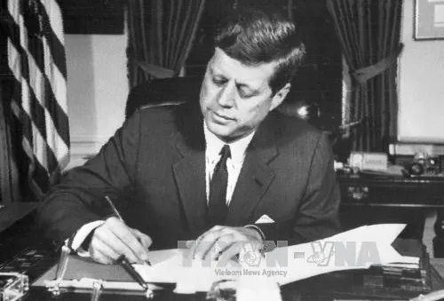 Mỹ tiếp tục công bố hơn 10.000 tài liệu về vụ ám sát Tổng thống Kennedy