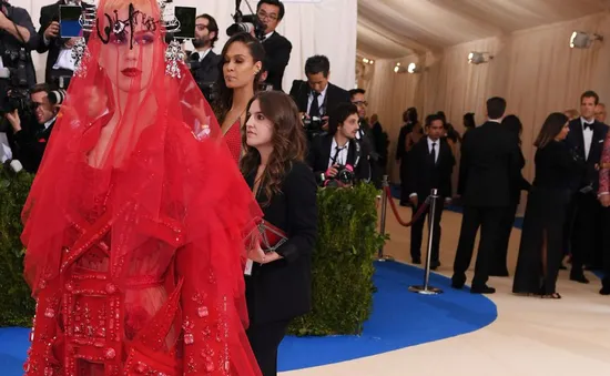 Sao mặc gì tại bữa tiệc thời trang MET Gala 2017?