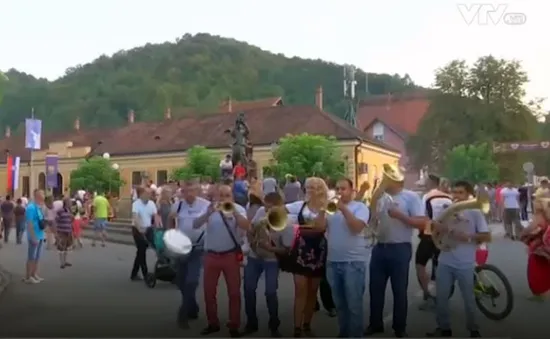 Sôi động lễ hội kèn đồng ở Serbia