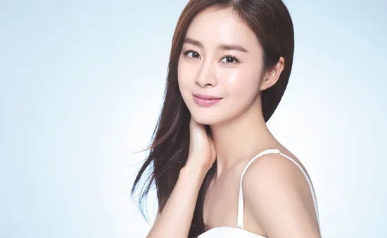 Mang bầu, Kim Tae Hee vẫn làm việc chăm chỉ