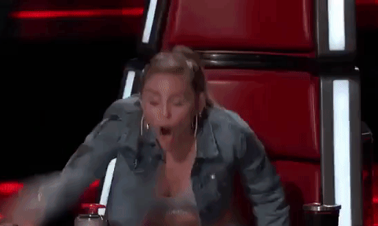Miley Cyrus cuống cuồng ngã nhào trước thí sinh The Voice Mỹ