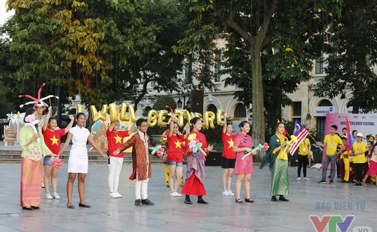 Bế mạc Liên hoan thiếu nhi ASEAN+ 2017: Tưng bừng với lễ hội đường phố giàu bản sắc