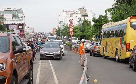 TP.HCM: Thí điểm đổi chiều lưu thông theo giờ tại giao lộ Cộng Hòa