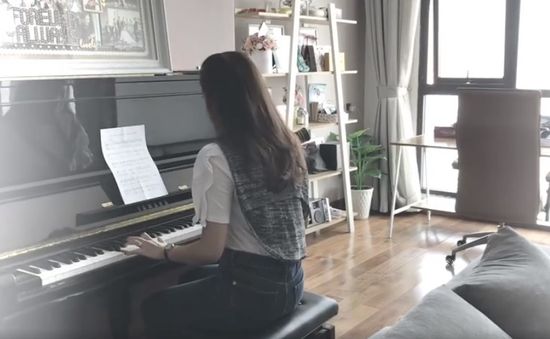 MC thời tiết Mai Ngọc trổ tài chơi piano cực ngọt