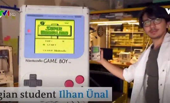 Máy điện tử Game Boy lớn nhất thế giới