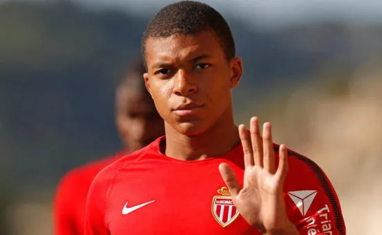 Mbappe hay hơn cả Henry, ăn đứt Martial