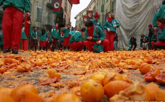 Vui nhộn ngày hội ném cam tại Italy