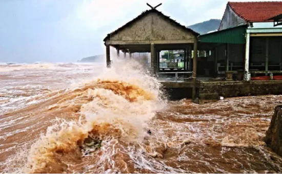 Sau bão số 12, nước dâng cao trên sông Ba ở Phú Yên