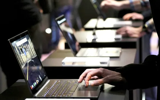 Thị trường PC toàn cầu lao dốc thê thảm