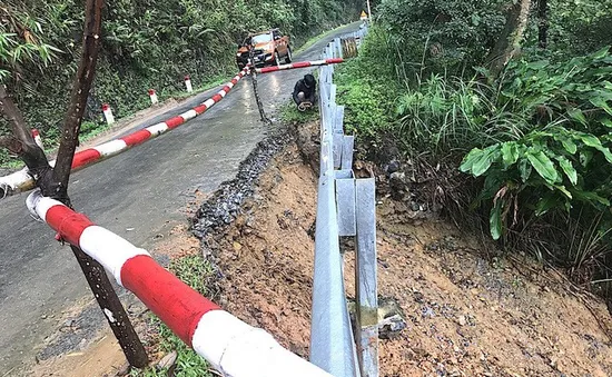 Quốc lộ 16 qua Nghệ An báo động đỏ do sạt lở