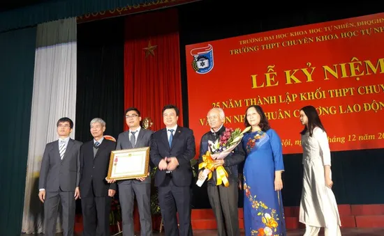 Khối THPT chuyên Hóa: 25 năm chinh phục những huy chương