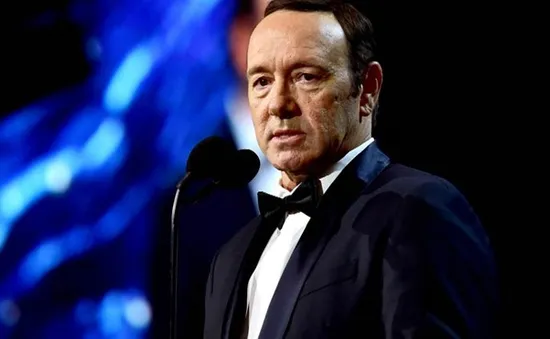 8 nhân viên phim “House of Cards” tố Kevin Spacey quấy rối tình dục